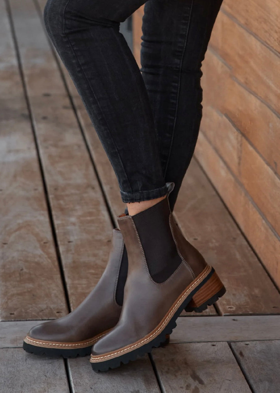 Linear Ankle Boot ~ Nocciola