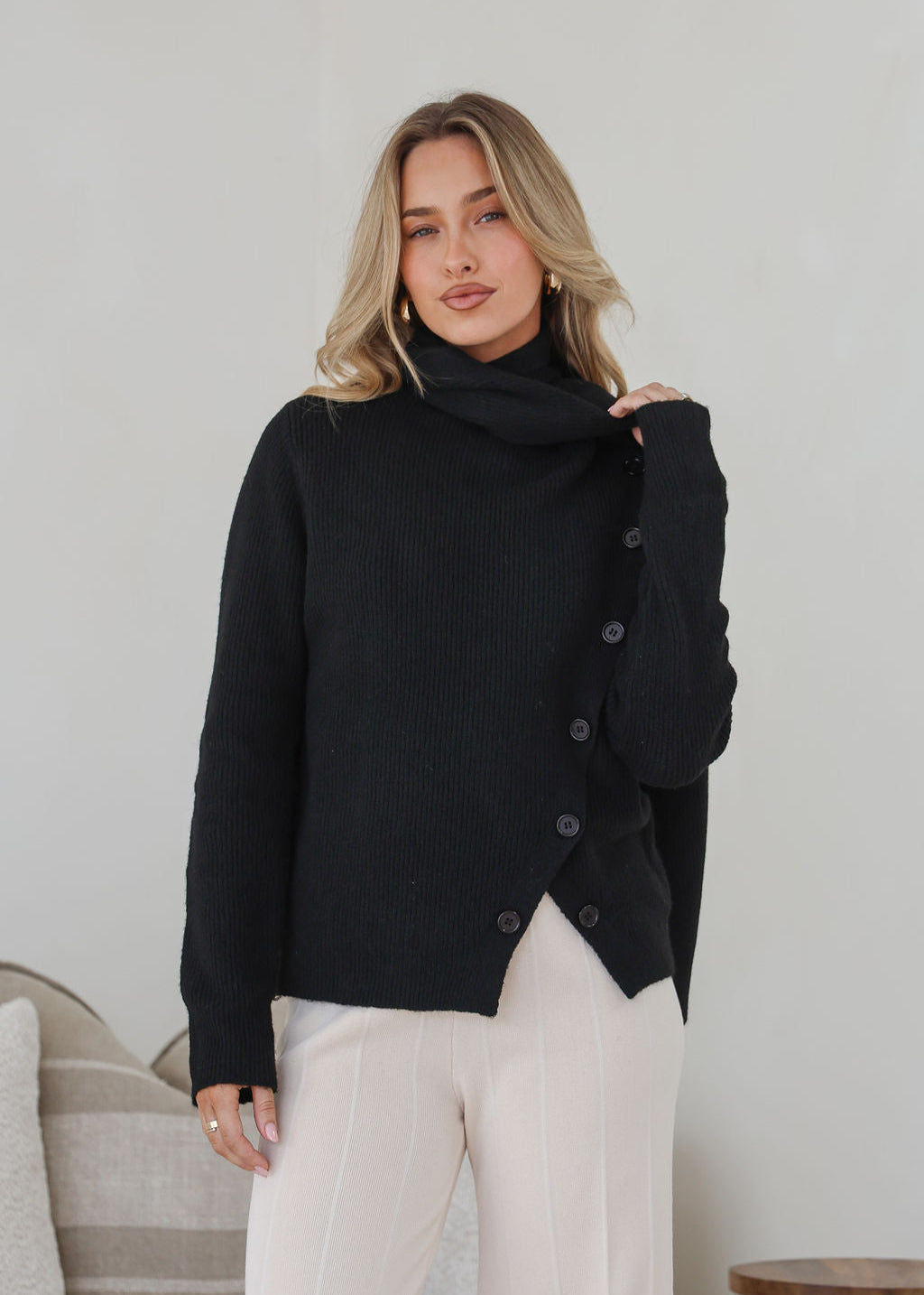 Picadilly Attached Scarf Knit ~ Black