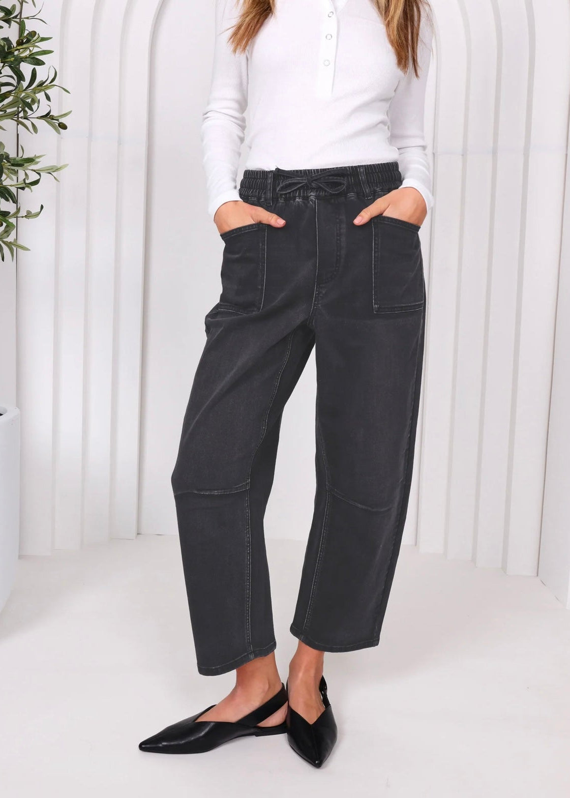 Leo Barrel Jeans ~ Black