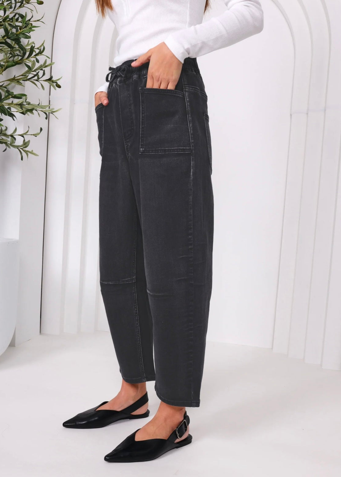 Leo Barrel Jeans ~ Black