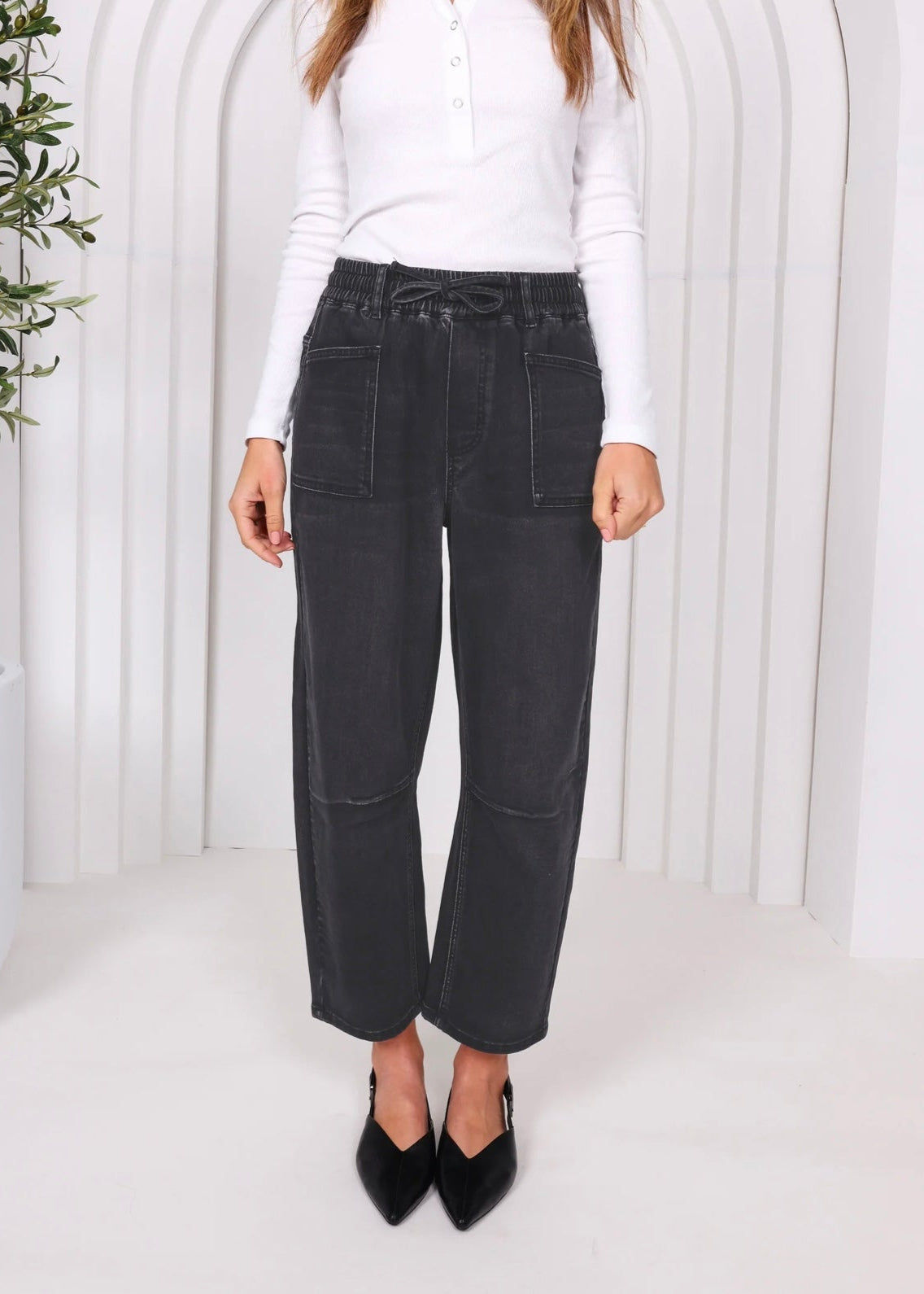 Leo Barrel Jeans ~ Black