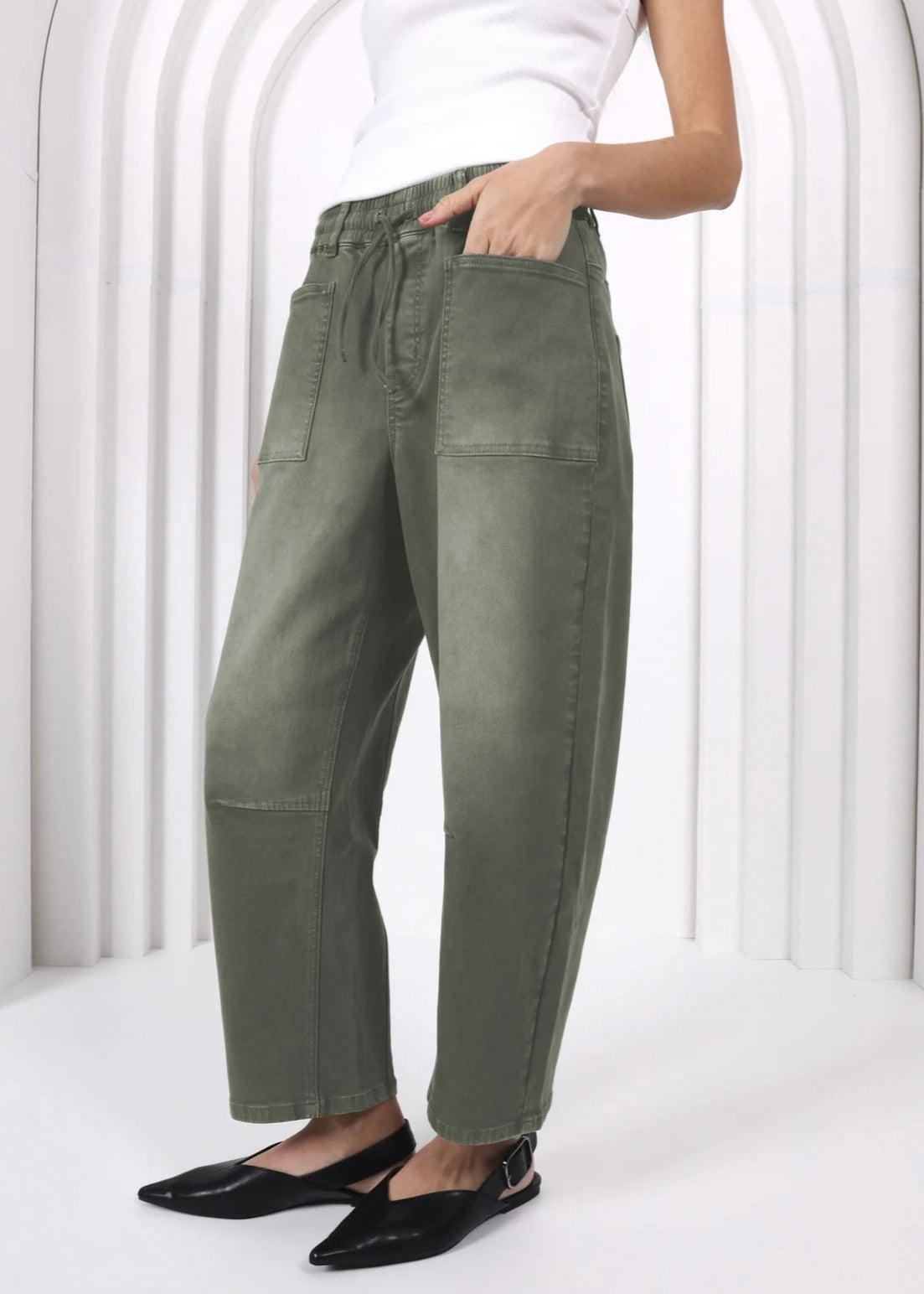 Leo Barrel Jeans ~ Khaki