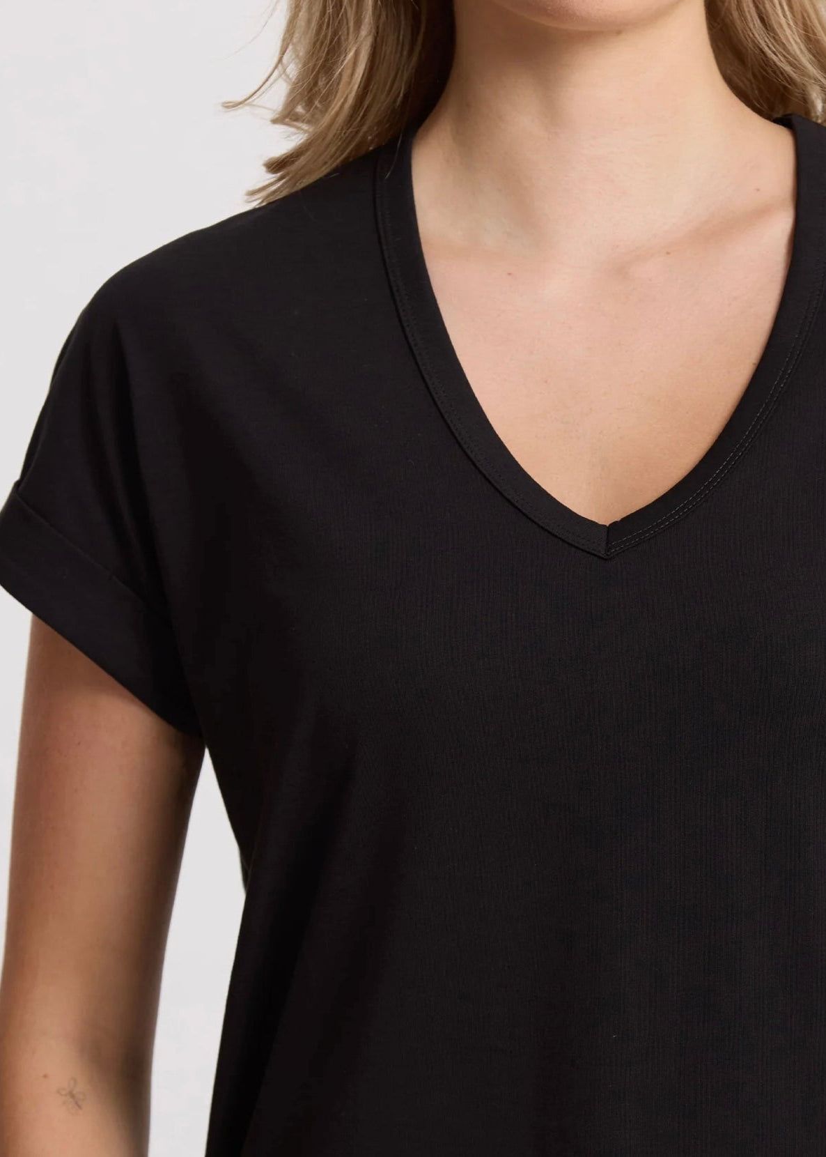 Soho Cuff V Tee ~ Black
