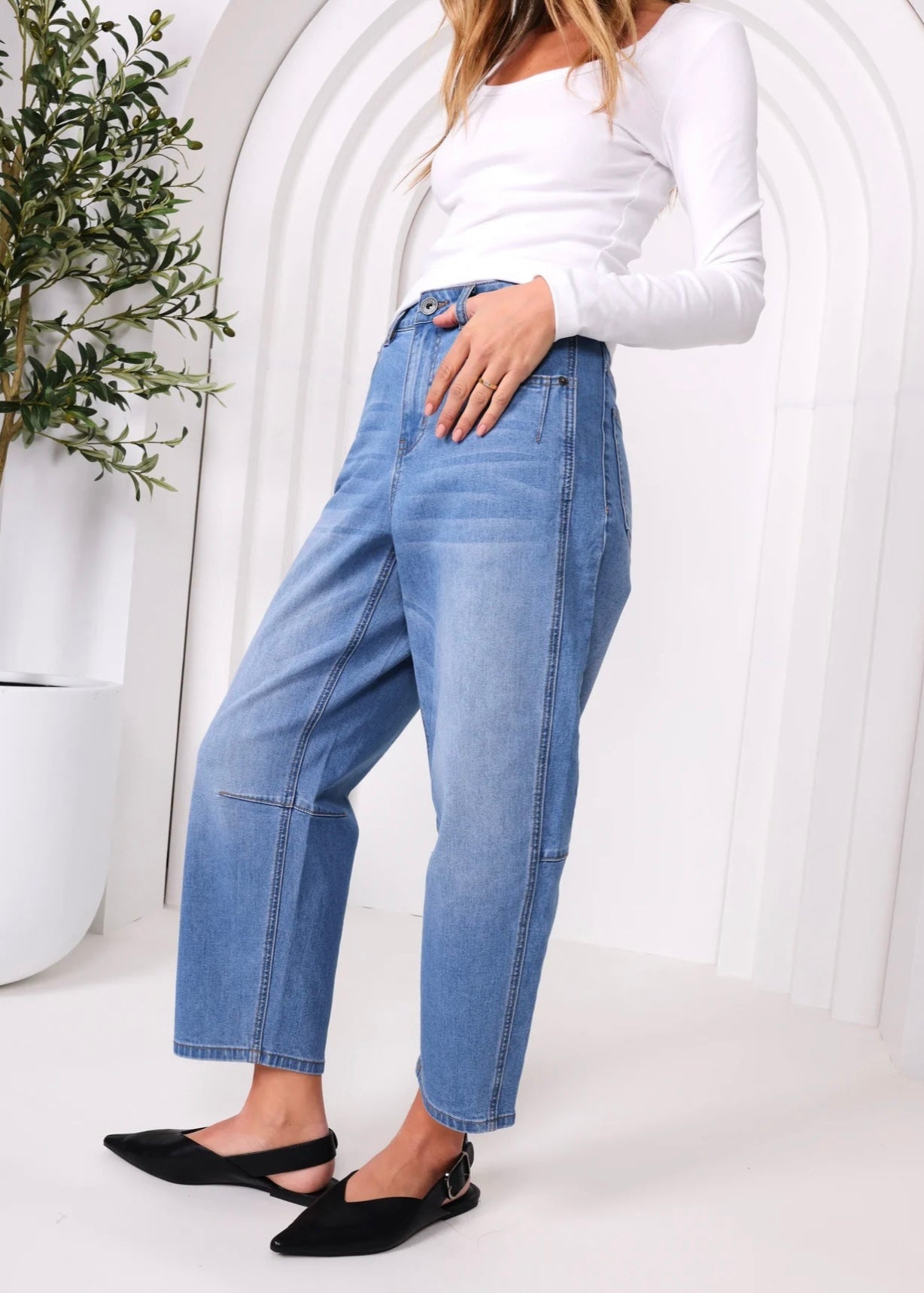 Toni Barrel Jeans ~ Light Wash