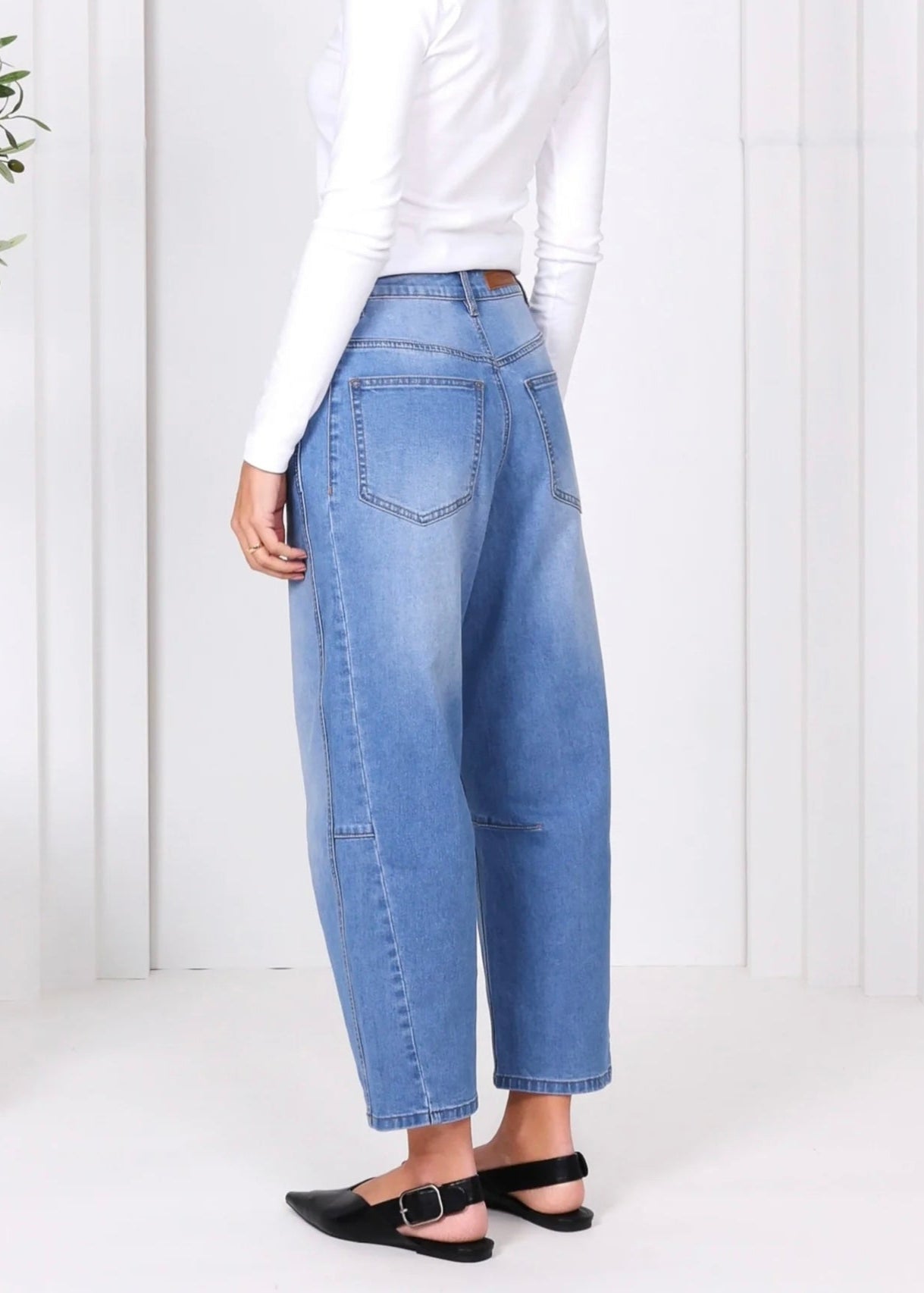 Toni Barrel Jeans ~ Light Wash