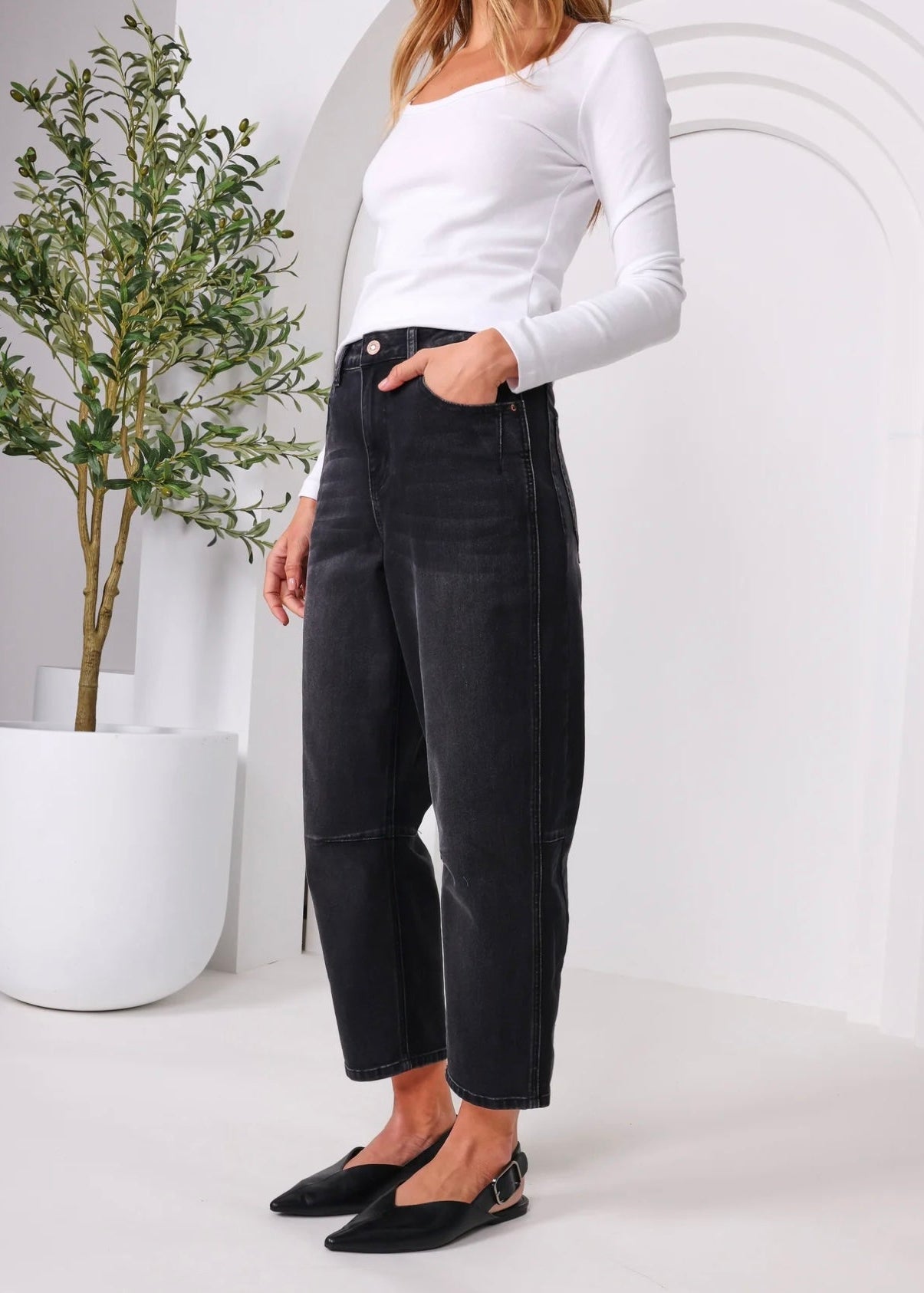 Toni Barrel Jeans ~ Black