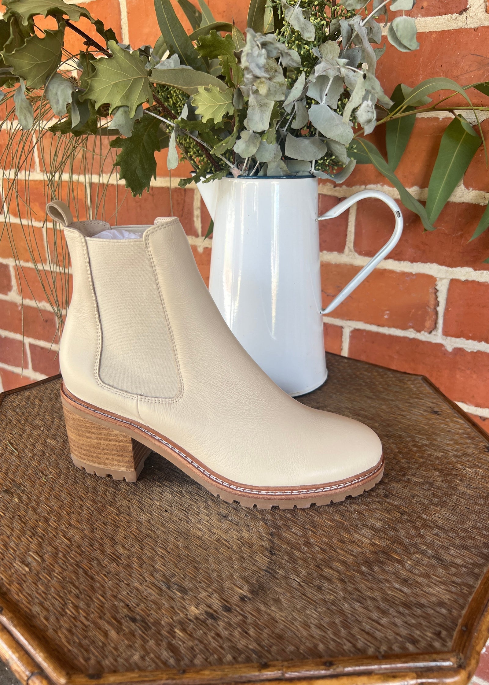 Biscoti Boot ~ Oatmilk