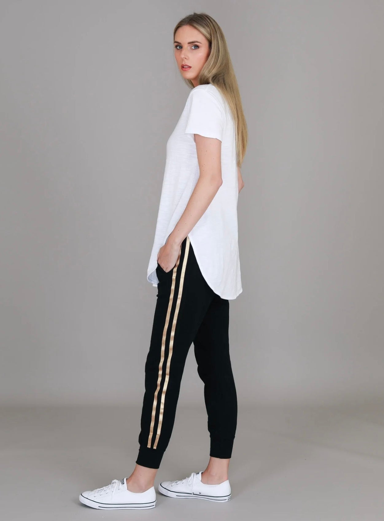 Elwood Curved Hem Tee ~ White