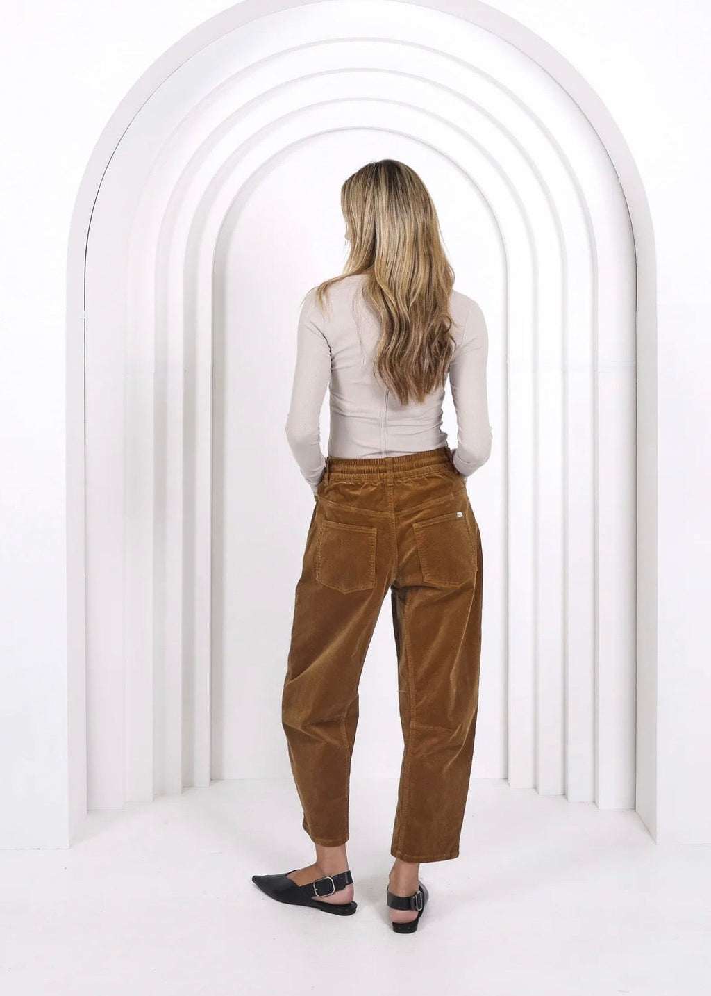 Leo Barrel Jeans Corduroy ~ Camel