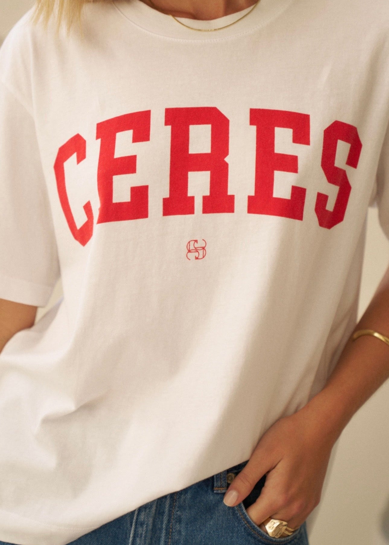 Stevie Slouchy Tee ~ White chili red varsity