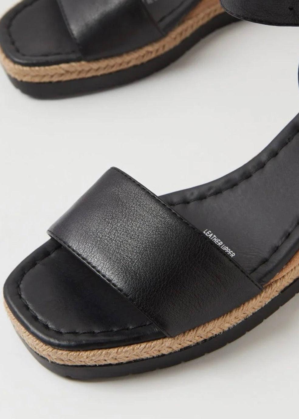 Idola Sandal ~ Black