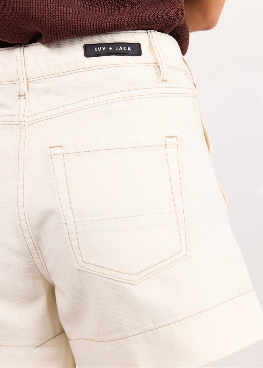 Kindly Pocket Front Short ~ Ecru