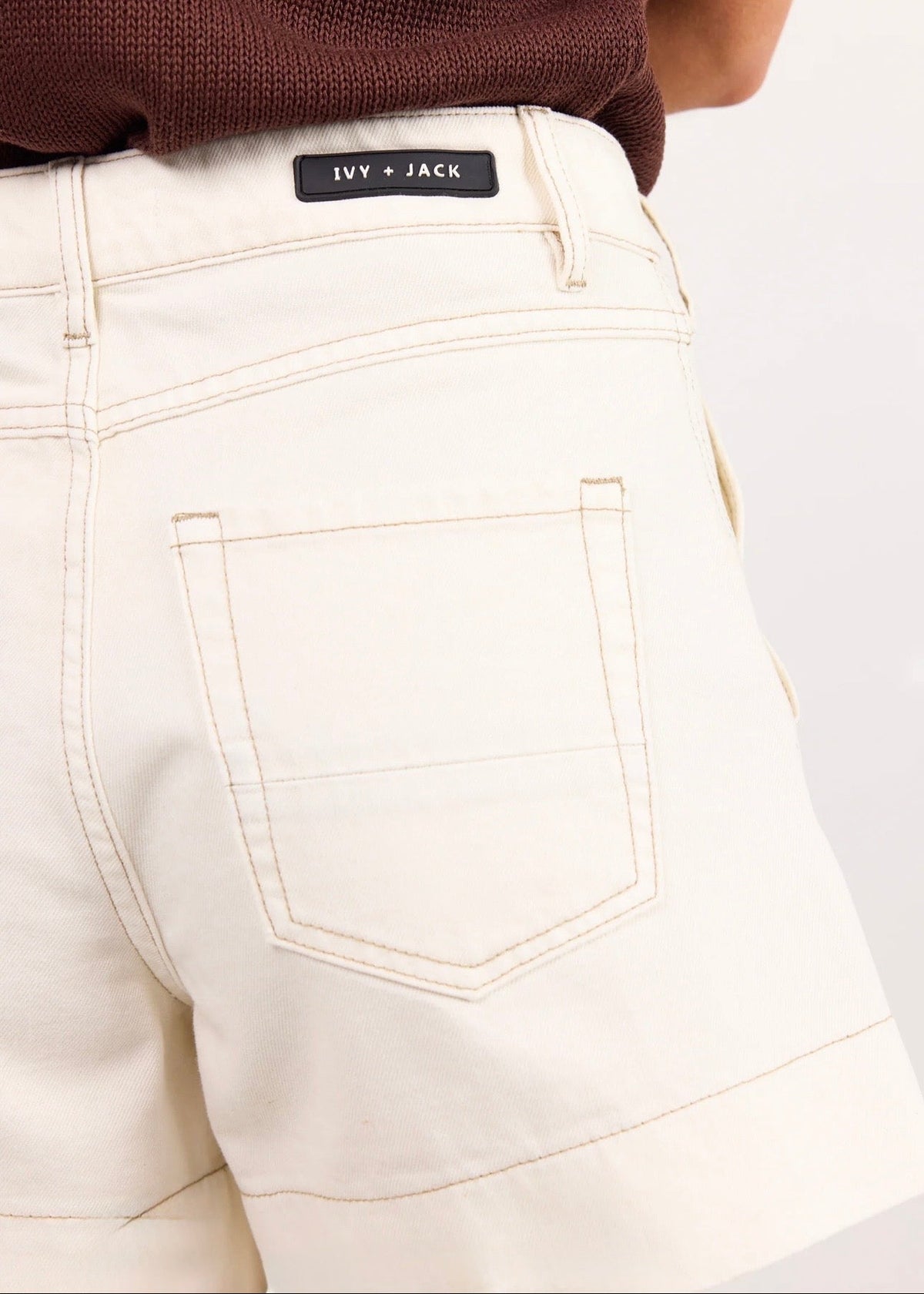 Kindly Pocket Front Short ~ Ecru