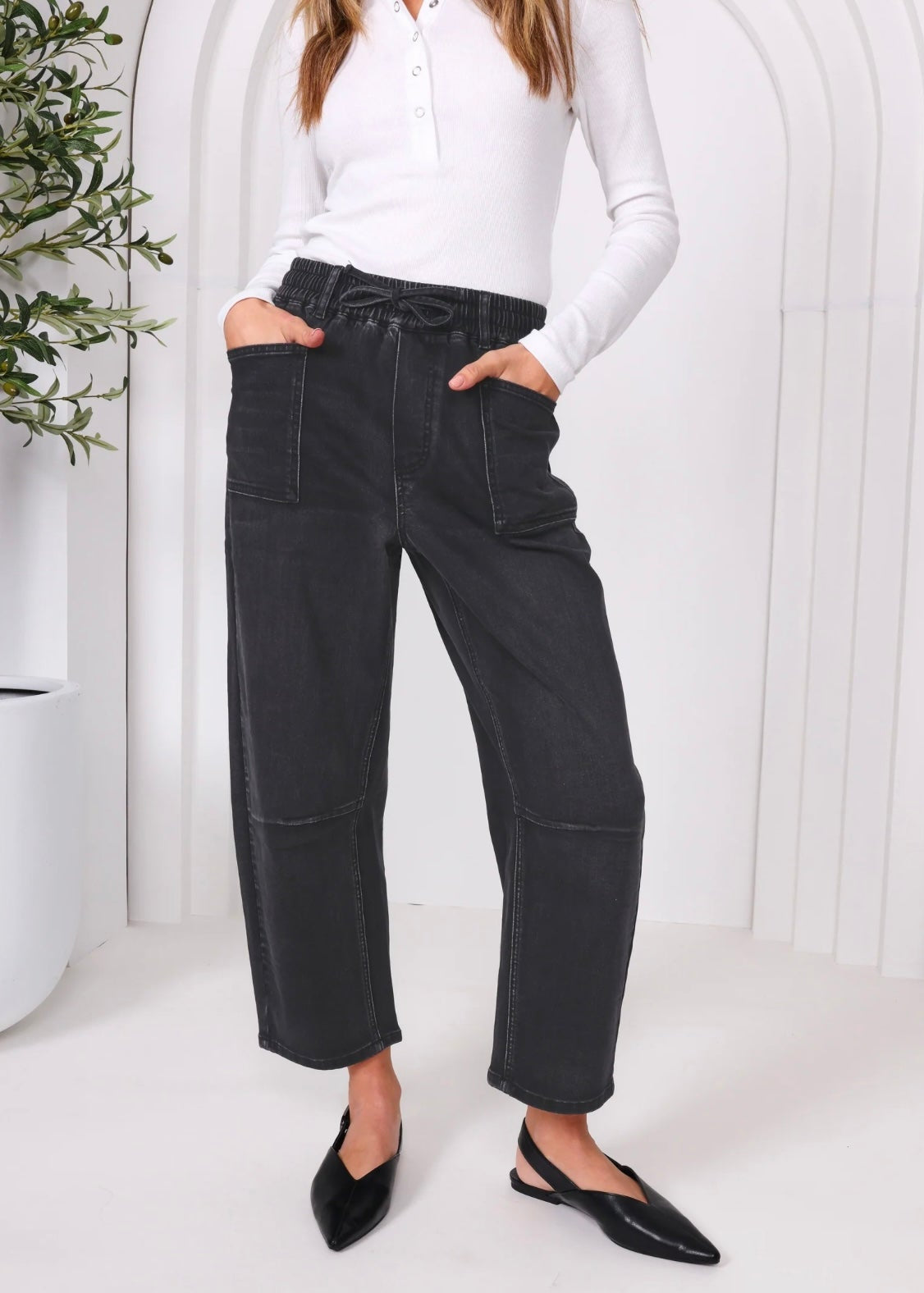 Leo Barrel Jeans ~ Black