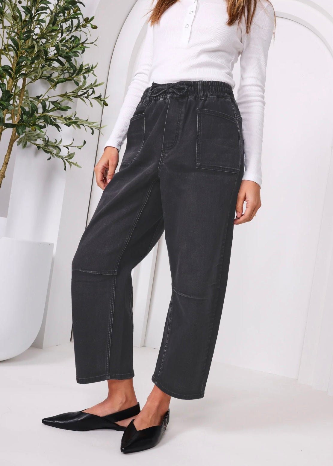 Leo Barrel Jeans ~ Black