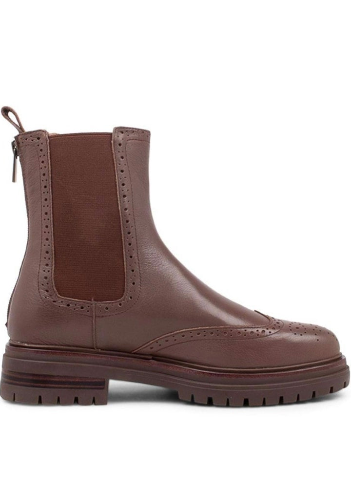 Alamay Chelsea Boot ~ Chocolate