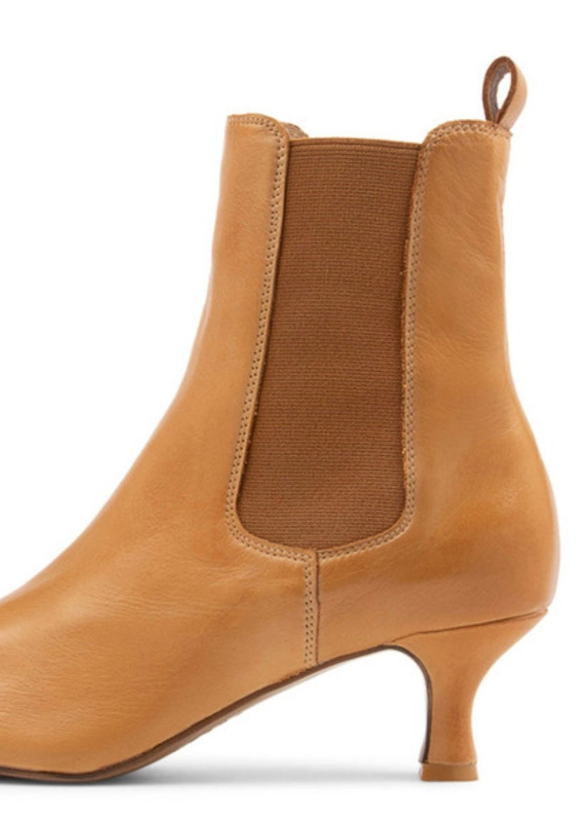 Capeyas Ankle Boot ~ Tan