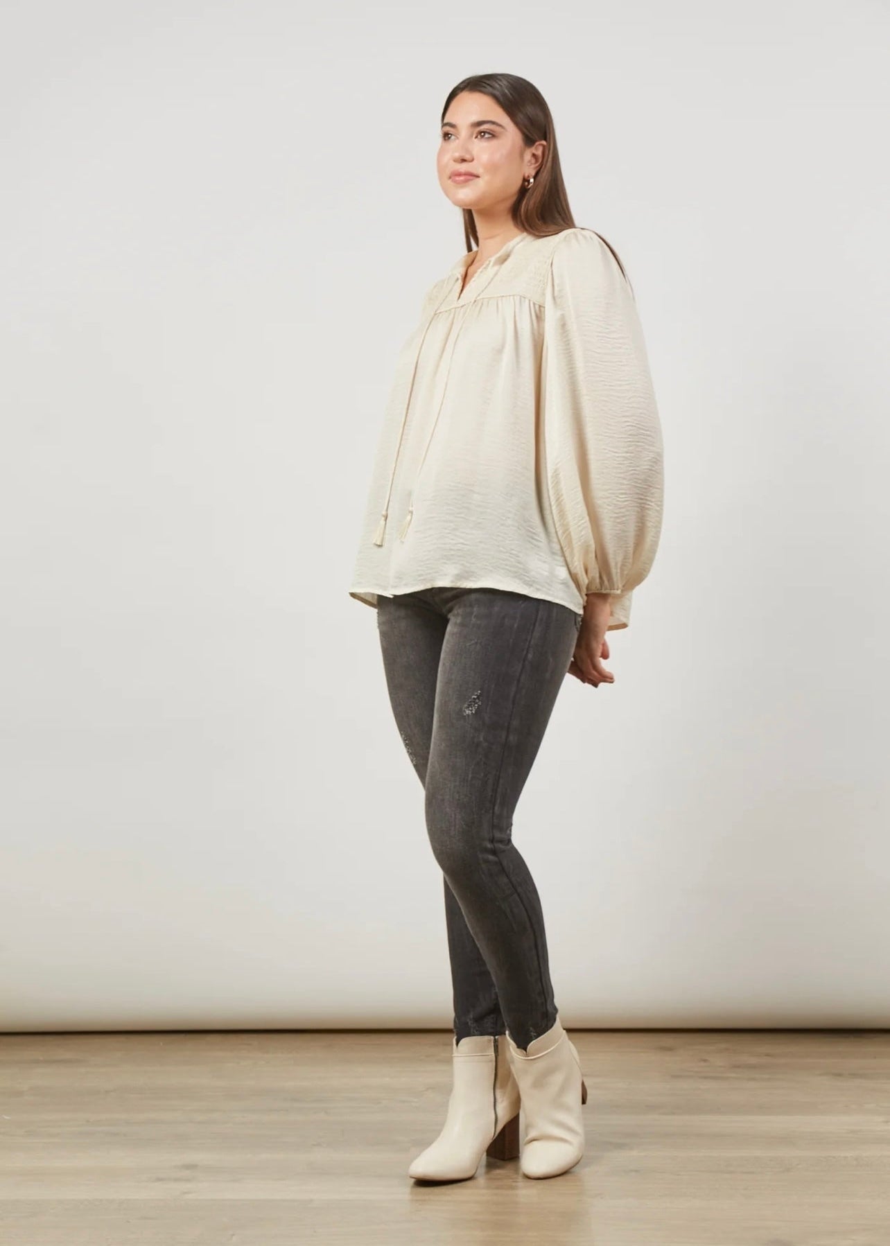 Romance Blouse ~ Creme