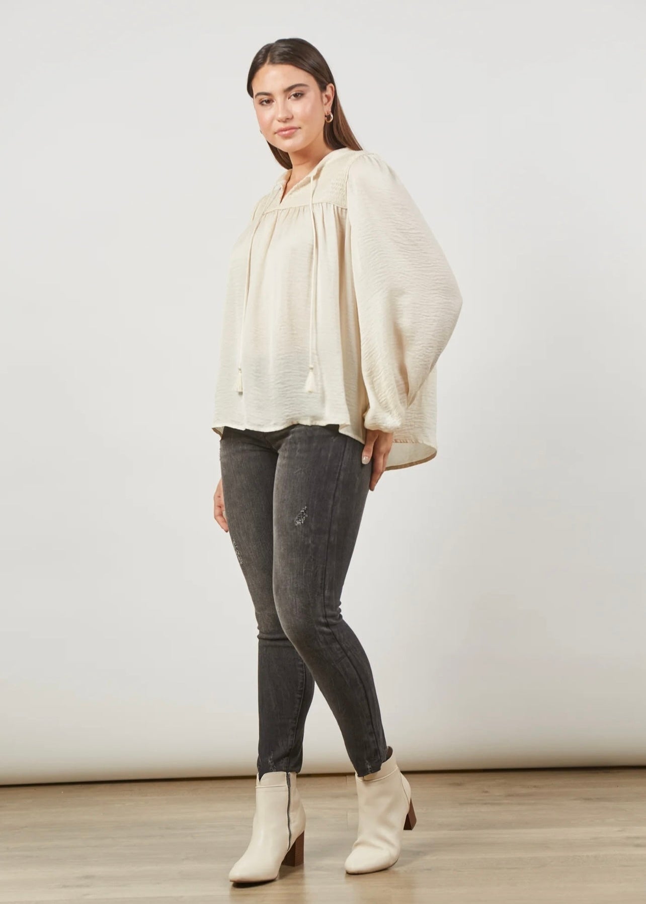 Romance Blouse ~ Creme