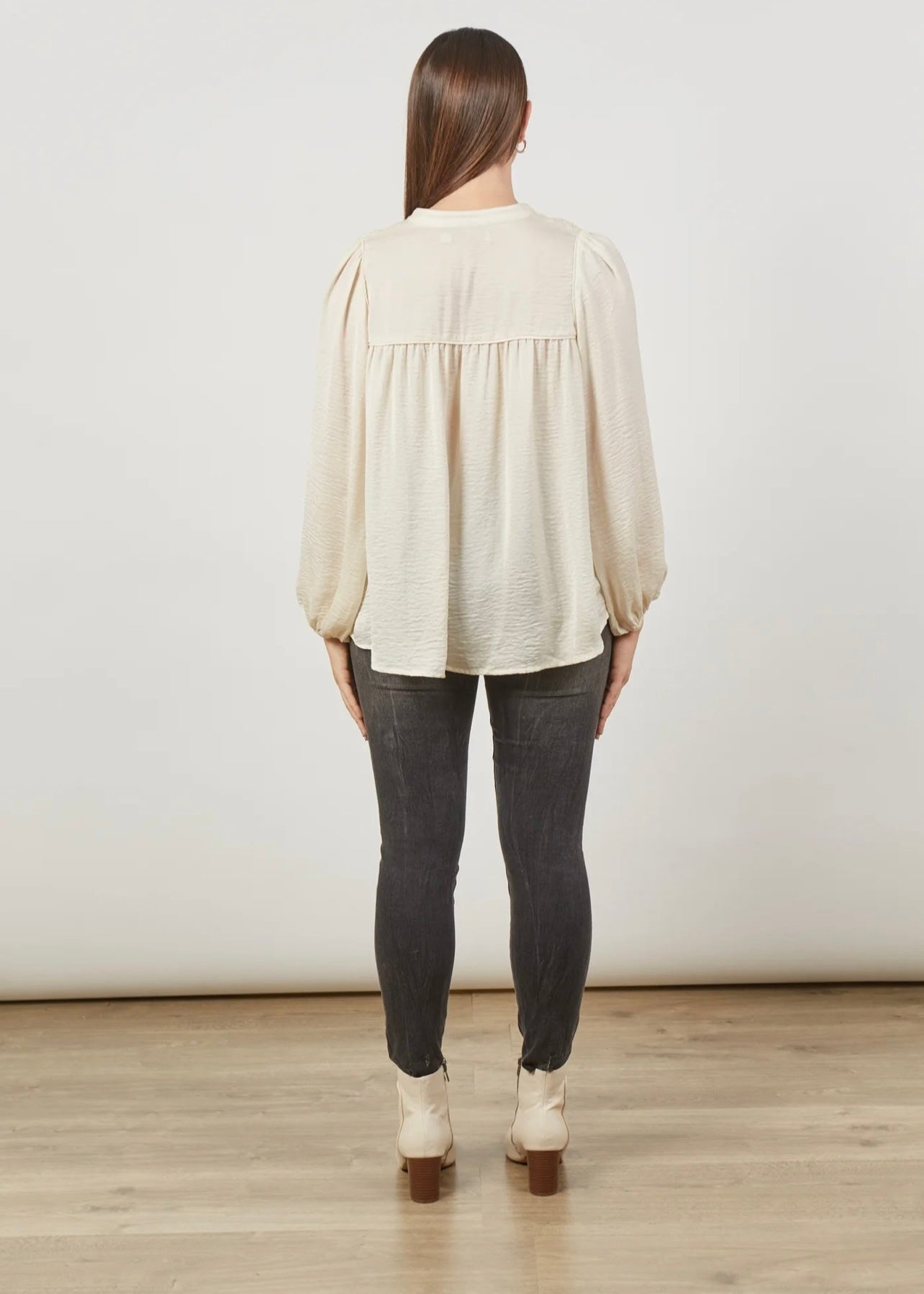 Romance Blouse ~ Creme