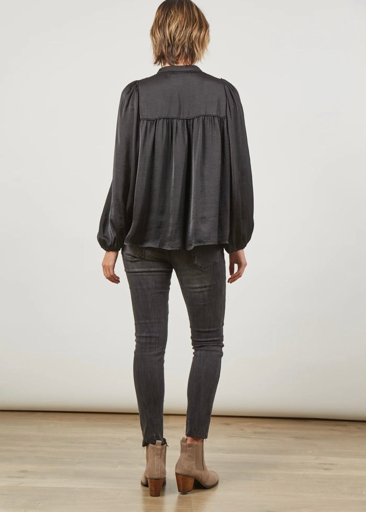 Romance Blouse ~ Onyx