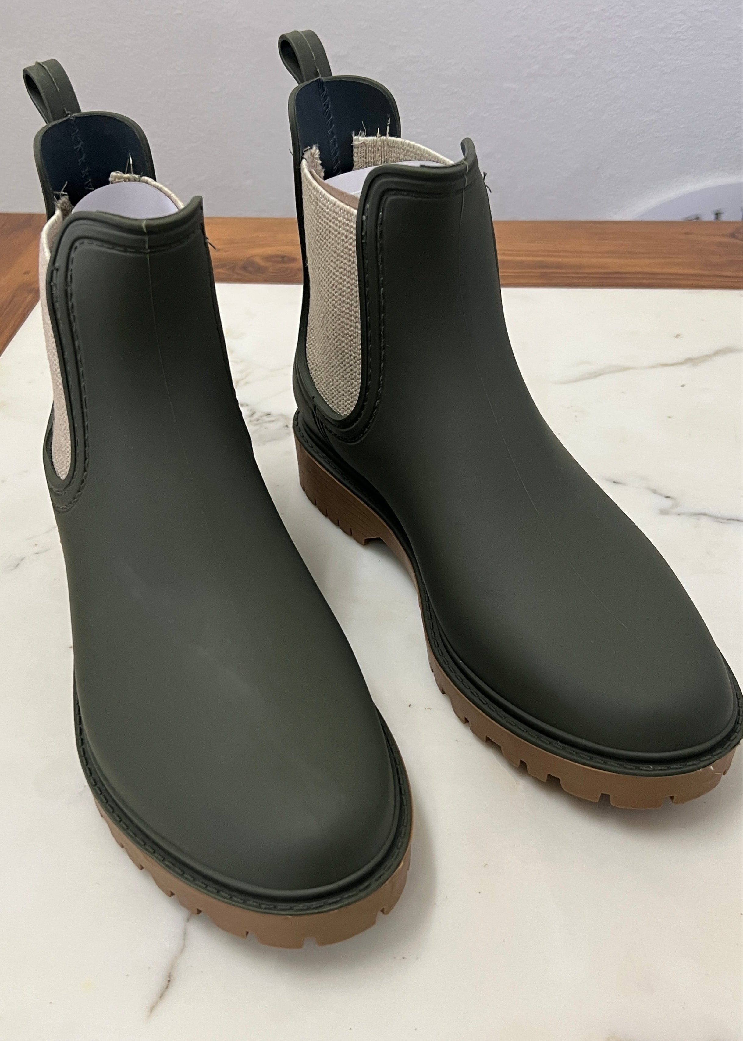 Laurina Chelsea Boot ~ Olive