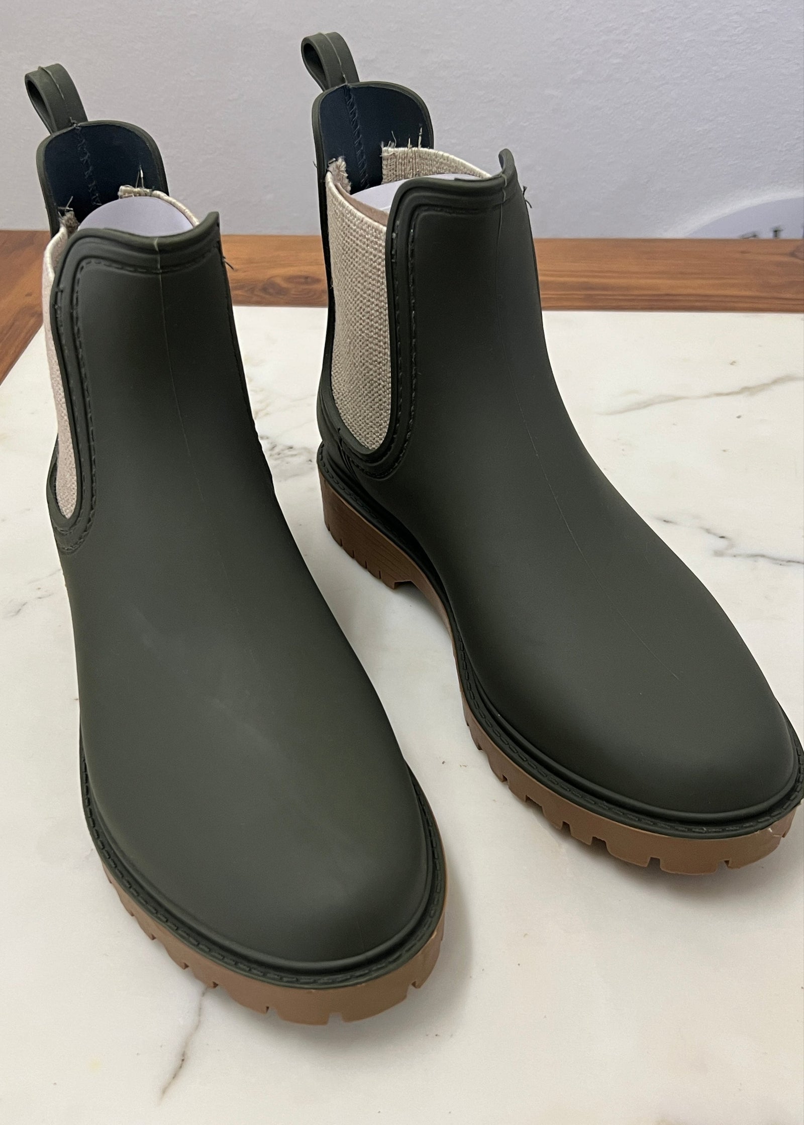Laurina Chelsea Boot ~ Olive